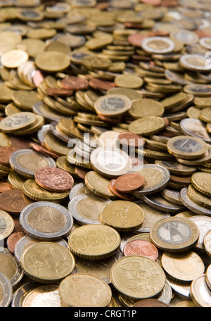 molte monete in euro Foto Stock