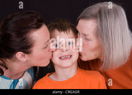 Tre generazioni, la nonna, madre e figlio Foto Stock