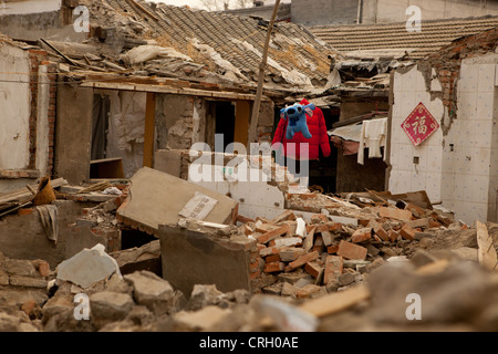 Resti di edifici danneggiati a Hutong di Pechino, Cina, Asia Foto Stock