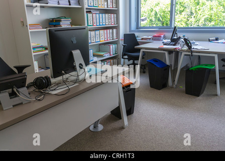 Parigi, Francia, mobili per ufficio, Scrivania vuota nel nuovo ufficio verde , 'Verde - ZAC Pajol' Progetto, commerciali interni Foto Stock
