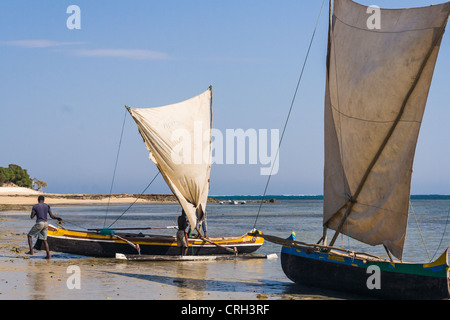 Vezo fishermens nella laguna di Ifaty, southwestern Madagascar Foto Stock