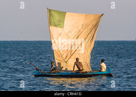 Vezo fishermens nella laguna di Ifaty, southwestern Madagascar Foto Stock