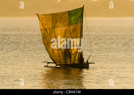 Vezo fishermens nella laguna di Ifaty, southwestern Madagascar Foto Stock