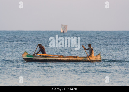 Vezo fishermens nella laguna di Ifaty, southwestern Madagascar Foto Stock