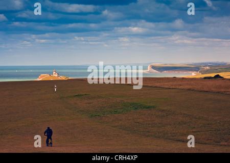 L'originale Beachy Head Lighthouse (1834) ora un B&B a Belle Tout sulla South Downs modo sentiero, East Sussex, England Regno Unito Foto Stock