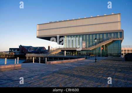 Vista dell'Arte Contemporanea Internazionale Boston Museum al tramonto Foto Stock