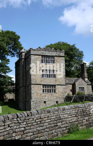 Xvi secolo a nord di fecce Hall a Hathersage nel Parco Nazionale di Peak District Foto Stock