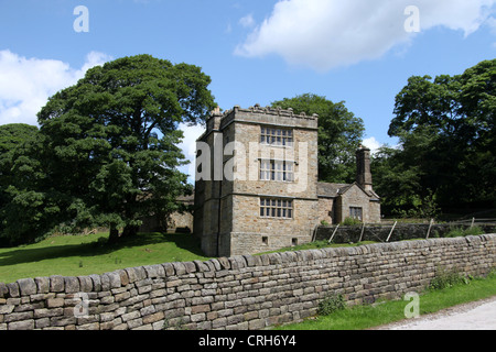 Xvi secolo a nord di fecce Hall a Hathersage nel Parco Nazionale di Peak District Foto Stock