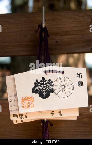 Tavolette votive denominato Ema al Meiji Jingu. Tokyo, Giappone Foto Stock