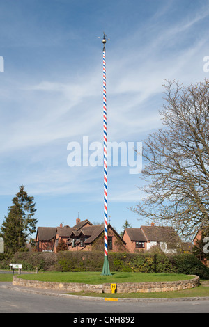 Il maypole, Welford-on-Avon, Warwickshire, Inghilterra, Regno Unito Foto Stock
