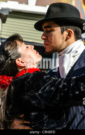Ballerini di tango in Caminito La Boca Buenos Aires Argentina America del Sud Foto Stock