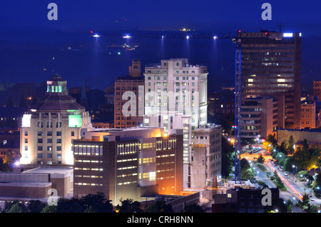 Downtown Asheville, North Carolina municipio della città e il palazzo di giustizia edificio tra altre notevoli strutture. Foto Stock