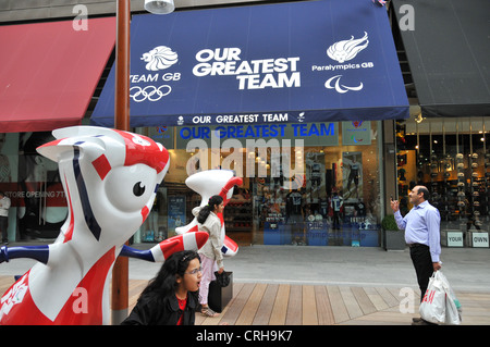 Olimpiadi di Londra 2012 mascotte mascotte Wenlock e Mandeville shop Westfield Stratford shopping centre Foto Stock