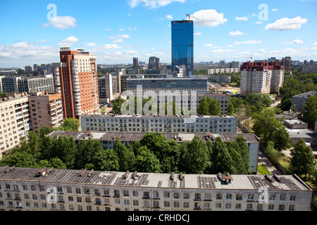 Obsoleta edifici a cinque piani del sonno cortili della città di San Pietroburgo, Russia. Vista superiore Foto Stock