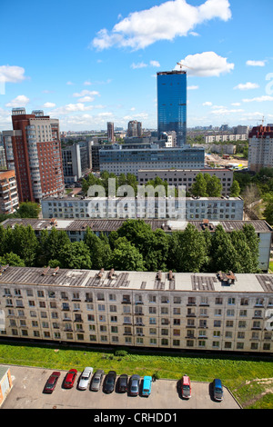 Obsoleta edifici a cinque piani del sonno cortili di San Pietroburgo, Russia. Vista superiore Foto Stock