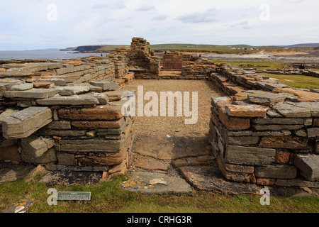 Rovinato rimane del XII secolo Pietro Chiesa Kirk in Norse insediamento scavato sulla Brough di Birsay Orkney Islands, Scotland, Regno Unito Foto Stock