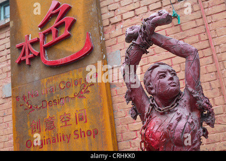 Nell'anca e alla moda Quartiere Artistico 798, piena di musei, gallerie e mostre, a Pechino, Cina Foto Stock