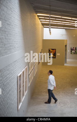 Nell'anca e alla moda Quartiere Artistico 798, piena di musei, gallerie e mostre, a Pechino, Cina Foto Stock