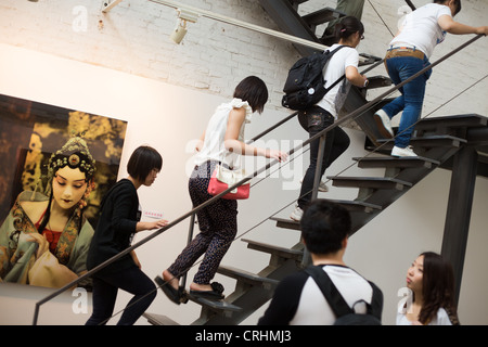 Nell'anca e alla moda Quartiere Artistico 798, piena di musei, gallerie e mostre, a Pechino, Cina Foto Stock