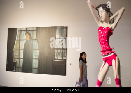Nell'anca e alla moda Quartiere Artistico 798, piena di musei, gallerie e mostre, a Pechino, Cina Foto Stock