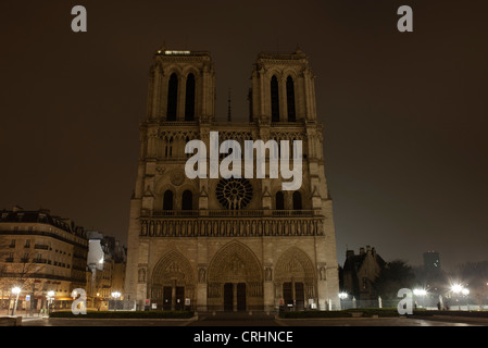 Francia, Parigi, la cattedrale di Notre Dame de Parigi illuminata di notte Foto Stock