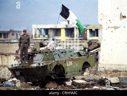 Kabul, Afghanistan, bandiera afghana su un colpo fino serbatoi Foto Stock