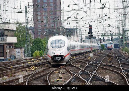 Le ferrovie tedesche ICE3 (Intercity Express) treni passeggeri Colonia Germania Foto Stock