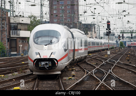 Le ferrovie tedesche ICE3 (Intercity Express) treni passeggeri Colonia Germania Foto Stock