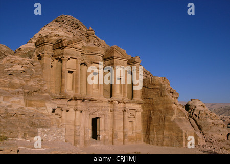 Rock cut tomba denominata 'monastery' della storica rock cut città di Petra, Giordania Petra Foto Stock