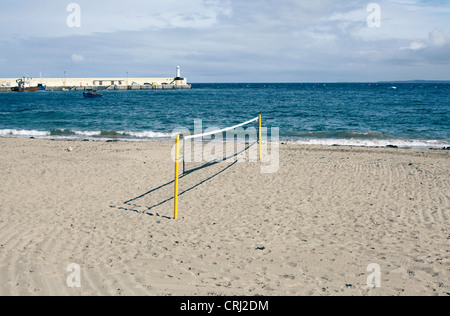 Beach volley net su una spiaggia di sabbia a Peel, Isola di Man Foto Stock