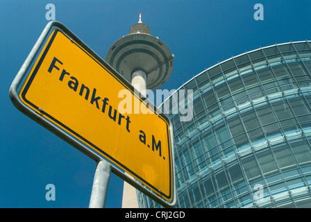 Torre della TV con segno della città, Germania, Hesse, Frankfurt am Main Foto Stock