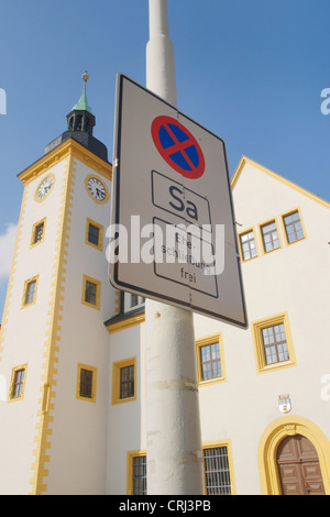 Arresto segno di restrizione di fronte al municipio, con aggiunta matrimonio libera, in Germania, in Sassonia, Freiberg Foto Stock