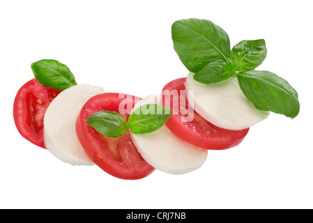 Fette di mozzarella, pomodoro e basilico Foto Stock