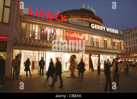 Kurfuerstendamm: negozi e Café Kranzler a Berlino Foto Stock