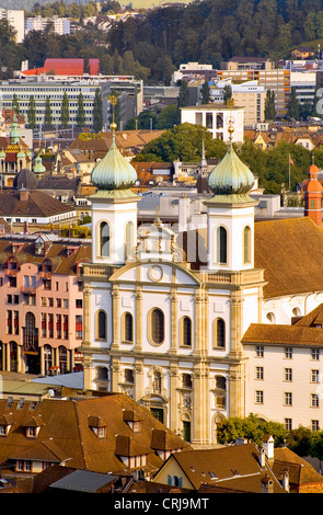 La chiesa gesuita nella storica città vecchia di Lucerna Foto Stock