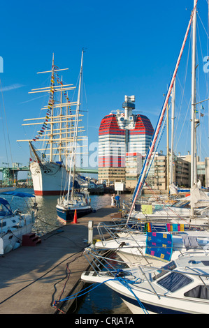 Lookout Uitken noto come il rossetto e varie barche e yacht di Göteborg del porto di Goteborg Svezia UE Europa Foto Stock