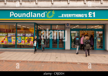 Il sconto Poundland shop store in Ipswich , Suffolk , Inghilterra , Inghilterra , Regno Unito Foto Stock