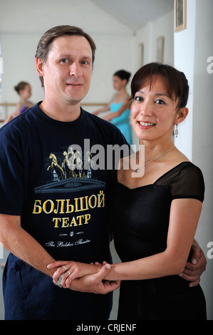 Ballerini e insegnanti Chika Temma e Yuri Demakov a loro Bristol dance studio REGNO UNITO Foto Stock