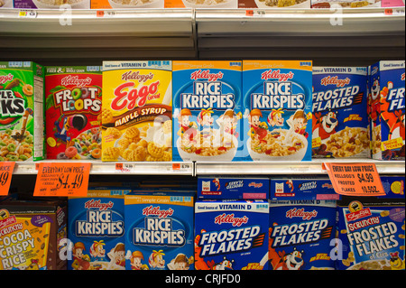 Scatole di Kellogg's cereali per la prima colazione in un supermercato a New York martedì, 19 giugno 2012. (© Richard B. Levine) Foto Stock