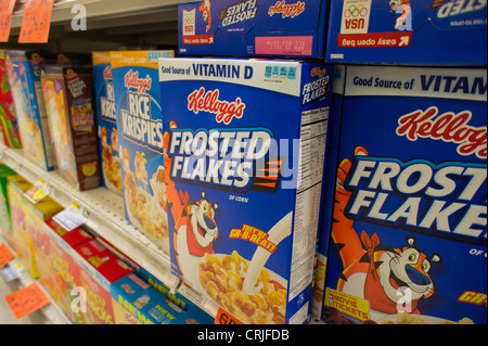 Scatole di Kellogg's cereali per la prima colazione in un supermercato a New York martedì, 19 giugno 2012. (© Richard B. Levine) Foto Stock