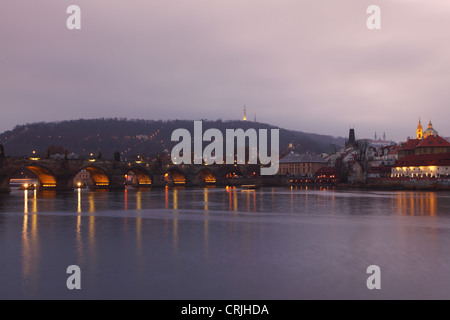 Panorama Karlov o Ponte Carlo a Praga in autunno Foto Stock