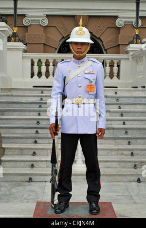 Palace guard al Wat Phra Kaeo, il Grand Palace, Thailandia, Bangkok Foto Stock