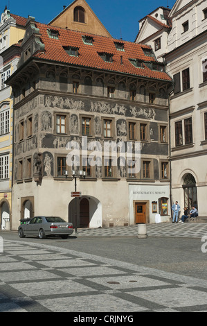 Elk188-1706v Repubblica Ceca, Praga, la Piazza della Città Vecchia (Staromestske namesti), Dum U minuty Foto Stock