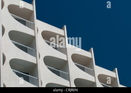 Rivestimento hotel nel resort per vacanze La Grande Motte, France, Languedoc-Roussillon Foto Stock