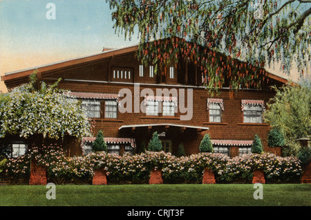 California stile Shingle Mansion influenzata da chalet di stile Foto Stock