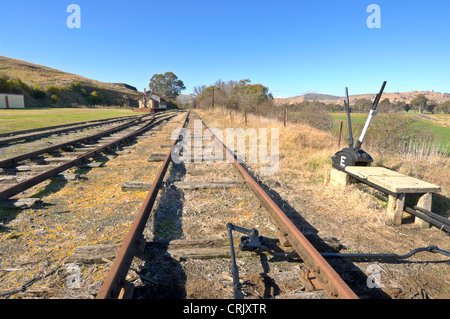 Vecchia linea ferroviaria, Gundagai, Nuovo Galles del Sud, Australia Foto Stock