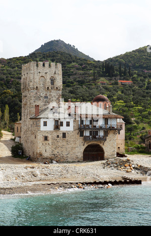 L'Harbourside gatehouse del monastero di Zographou presso il Monte Athos in Grecia. Foto Stock