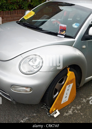 Macchina bloccata sul veicolo non tassati in Sandbach Cheshire da DVLA Foto Stock