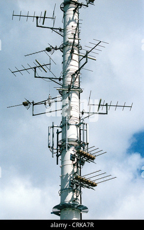 Antenne in una stazione base per la telefonia mobile Foto Stock