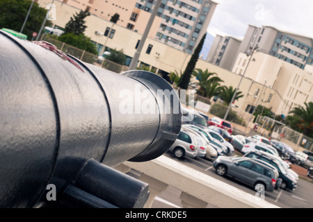 Dettaglio del cannone storico nel centro di Gibilterra. Foto Stock